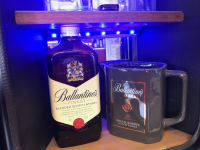 Ballentines Scotch mit Krug